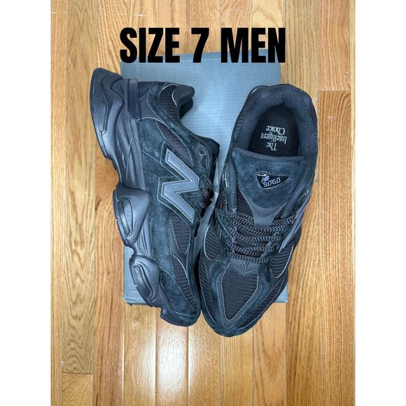 New Balance 9060 triple black size 7 men - Picture 1 of 2